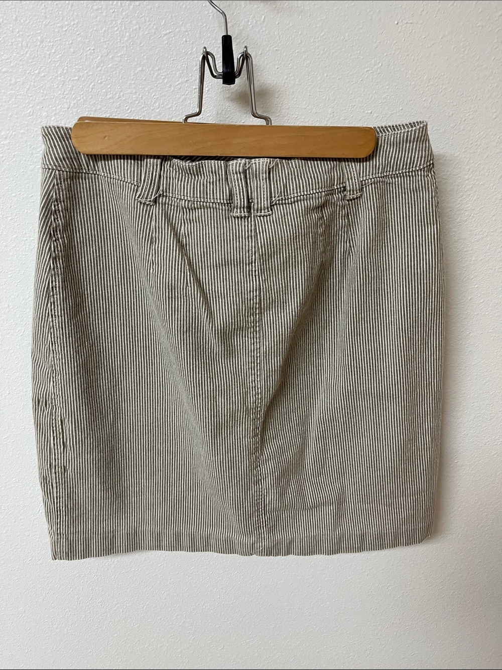Christopher &banks Striped Button-Front Mini Skirt in Beige women’s size 8 - Picture 2 of 3